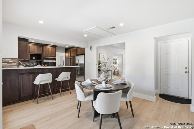 Listing photo id 8 for 135 Arvin  