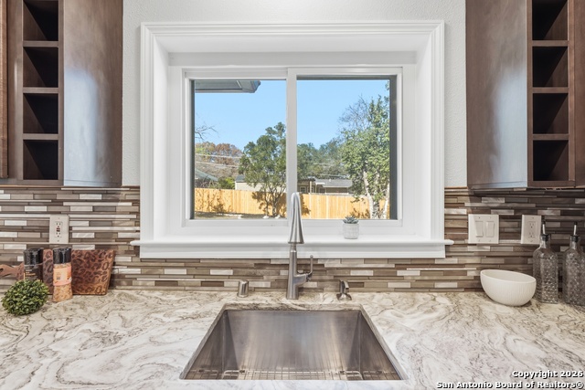 Listing photo id 11 for 135 Arvin  