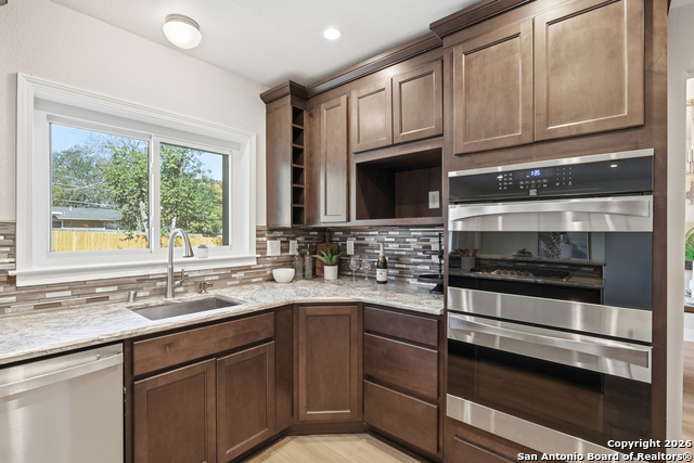 Listing photo id 12 for 135 Arvin  