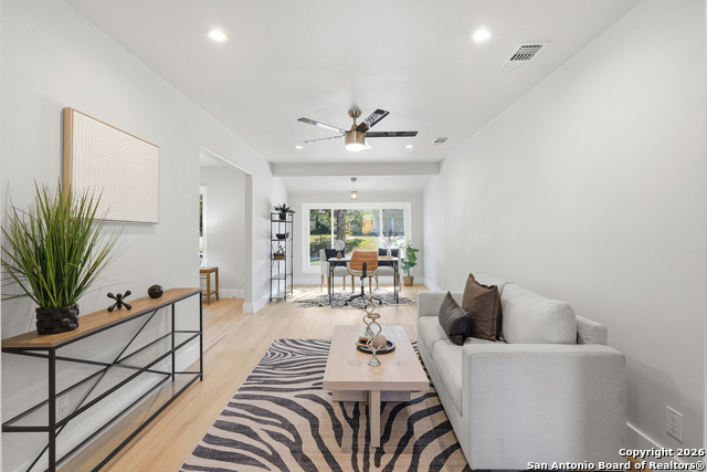 Listing photo id 14 for 135 Arvin  