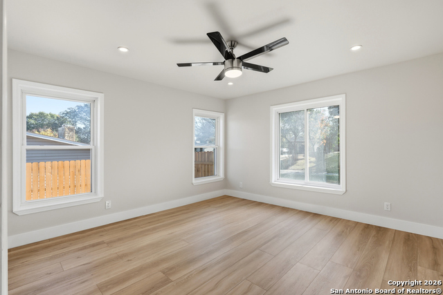 Listing photo id 21 for 135 Arvin  