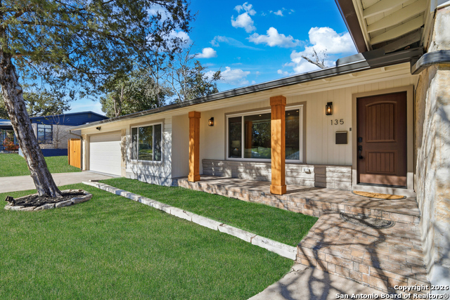 Listing photo id 3 for 135 Arvin  