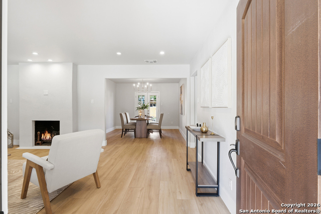 Listing photo id 4 for 135 Arvin  