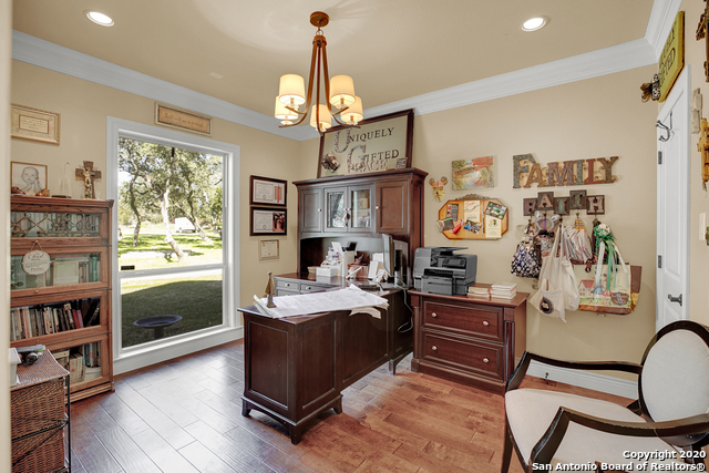 Listing photo id 8 for 1262 Elm Creek Rd