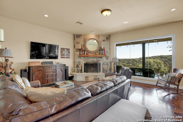 Listing photo id 9 for 1262 Elm Creek Rd