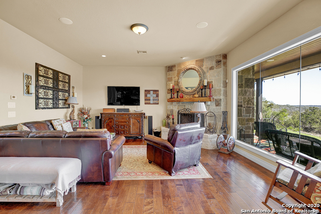 Listing photo id 10 for 1262 Elm Creek Rd