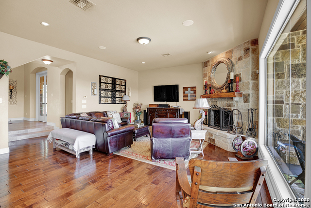 Listing photo id 11 for 1262 Elm Creek Rd