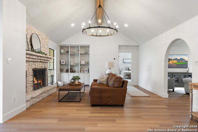 Listing photo id 11 for 8345 Rolling Acres Trl