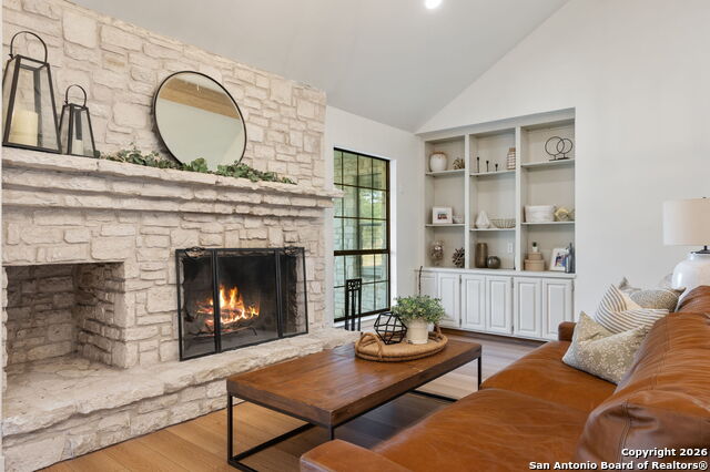 Listing photo id 4 for 8345 Rolling Acres Trl