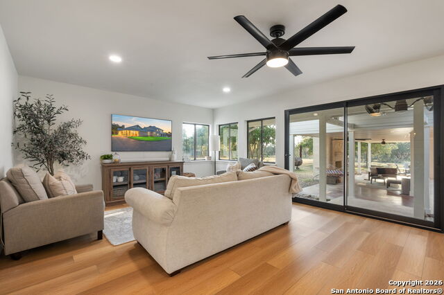 Listing photo id 6 for 8345 Rolling Acres Trl