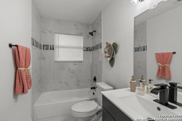 Image 19 of 27 For 13422 Marceline