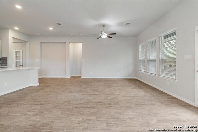 Image 11 of 34 For 22843 Carriage Bush Dr