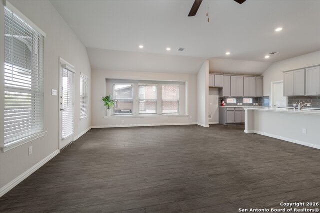 Image 13 of 34 For 22843 Carriage Bush Dr