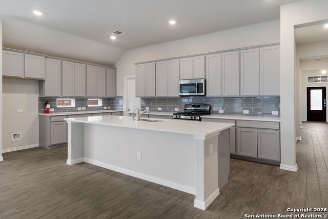 Image 7 of 34 For 22843 Carriage Bush Dr