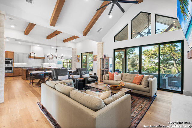 Listing photo id 5 for 11123 Barreal