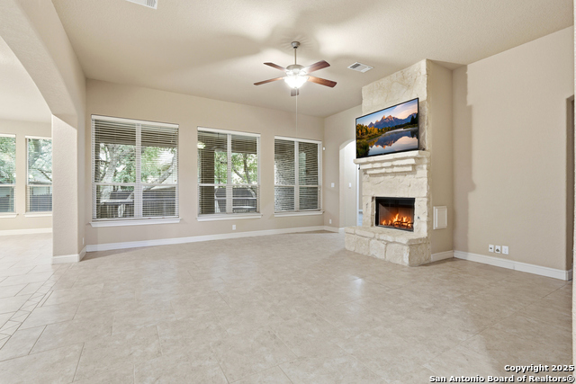 Image 10 of 37 For 8234 Two Winds