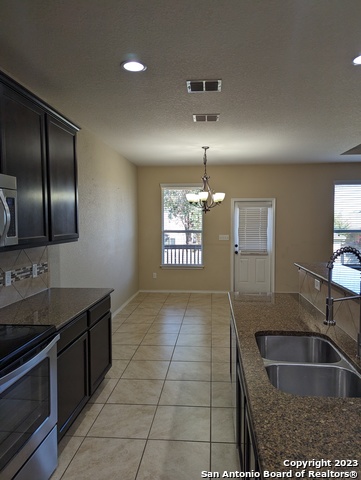 Listing photo id 9 for 658 Trinity Meadows