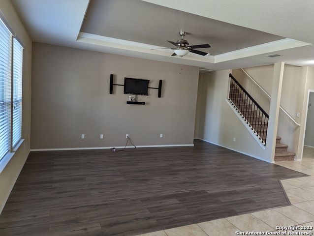 Listing photo id 5 for 658 Trinity Meadows