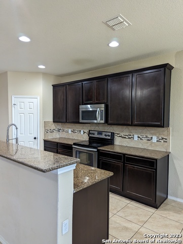 Listing photo id 7 for 658 Trinity Meadows