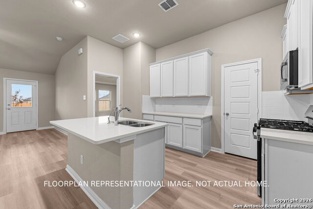 Listing photo id 8 for 6208 Medina Oasis