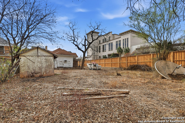 Image 9 of 10 For 405 Laurel  