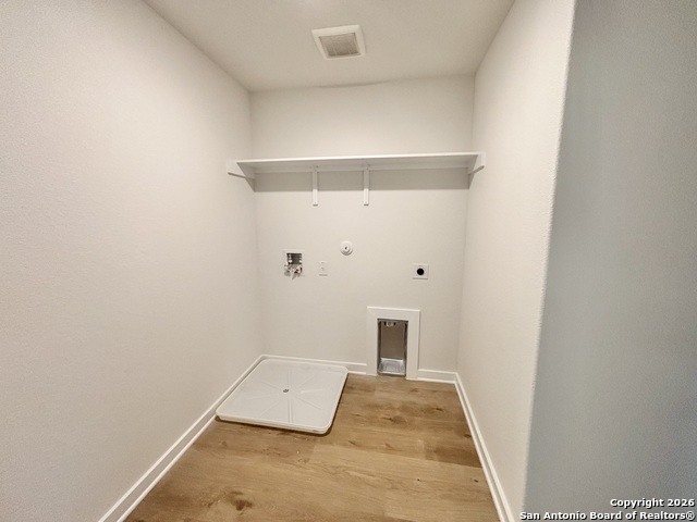 Listing photo id 10 for 516 Salamander St