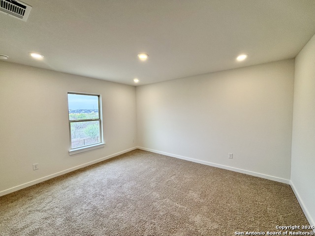 Listing photo id 13 for 516 Salamander St