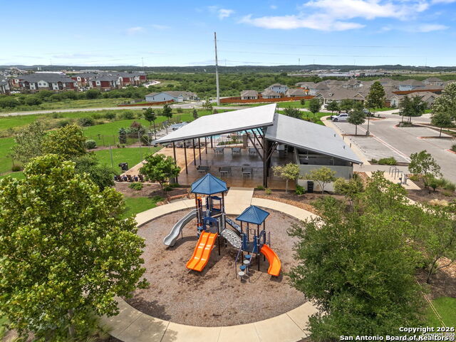 Listing photo id 24 for 516 Salamander St