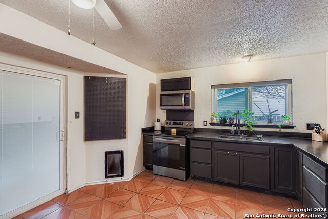 Listing photo id 9 for 10011 Sugarloaf Drive