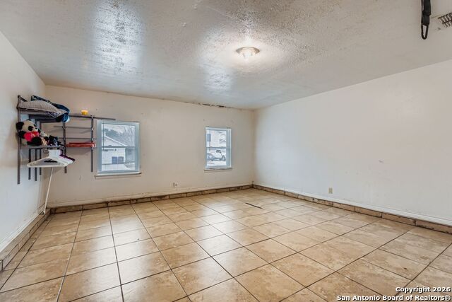 Listing photo id 13 for 10011 Sugarloaf Drive