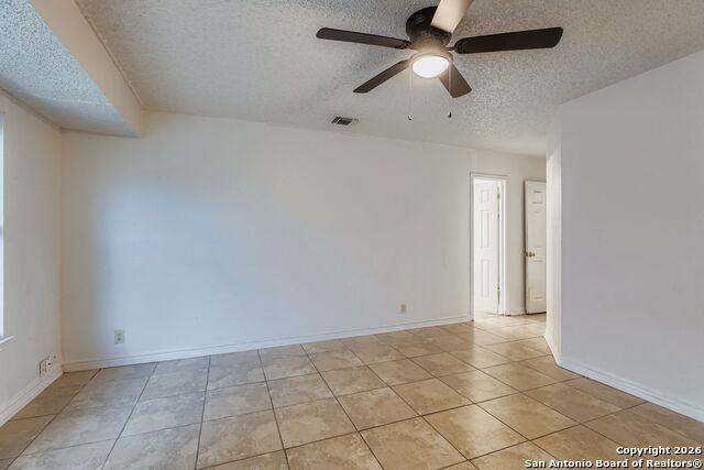 Listing photo id 17 for 10011 Sugarloaf Drive