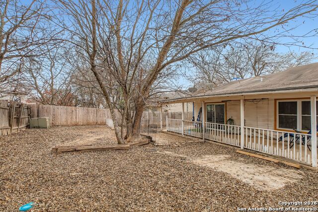 Listing photo id 24 for 10011 Sugarloaf Drive
