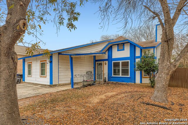 Listing photo id 1 for 10011 Sugarloaf Drive