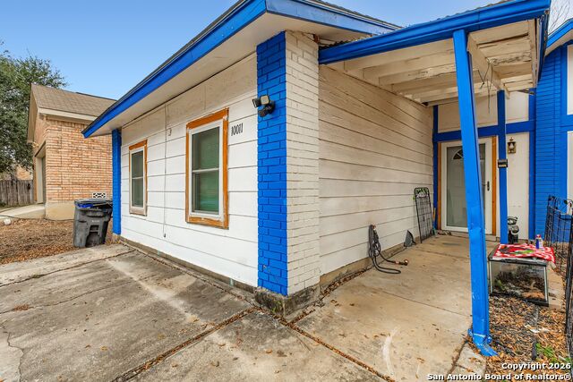 Listing photo id 2 for 10011 Sugarloaf Drive