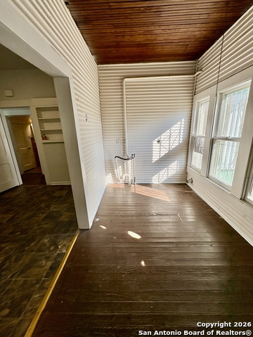 Image 13 of 17 For 210 Glenwood Ct