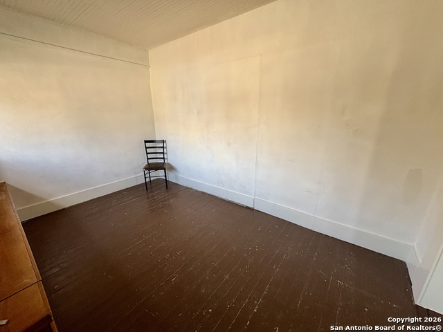 Image 3 of 17 For 210 Glenwood Ct