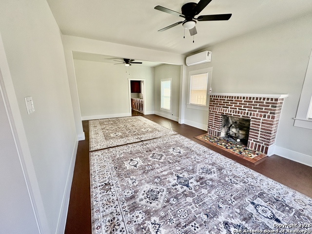 Image 4 of 17 For 210 Glenwood Ct