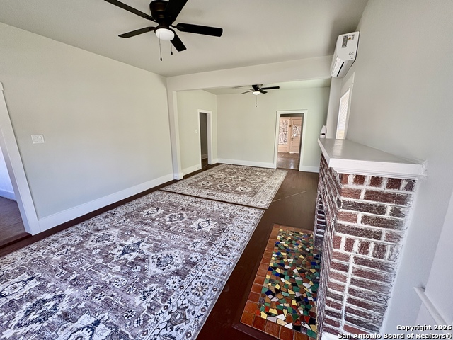 Image 5 of 17 For 210 Glenwood Ct