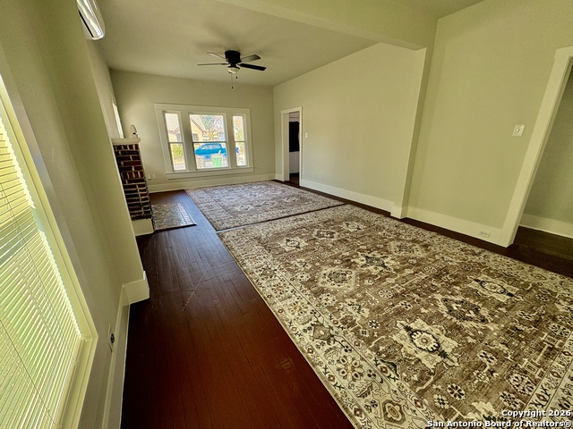 Image 6 of 17 For 210 Glenwood Ct