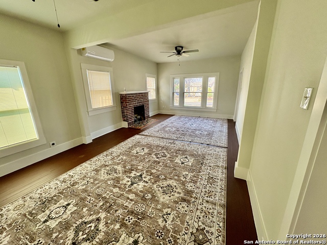 Image 7 of 17 For 210 Glenwood Ct