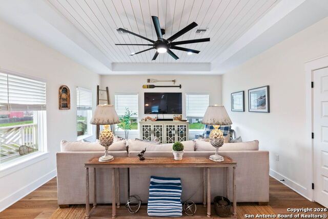 Image 13 of 30 For 1529 S Live Oak St