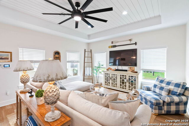 Image 5 of 30 For 1529 S Live Oak St