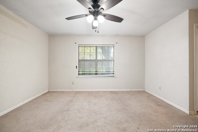 Listing photo id 10 for 953 Lazy Trail