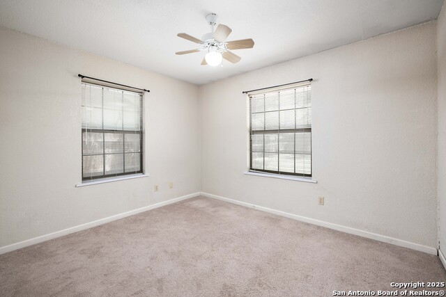 Listing photo id 13 for 953 Lazy Trail