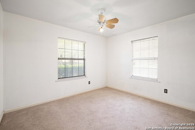 Listing photo id 15 for 953 Lazy Trail