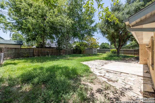 Listing photo id 17 for 953 Lazy Trail