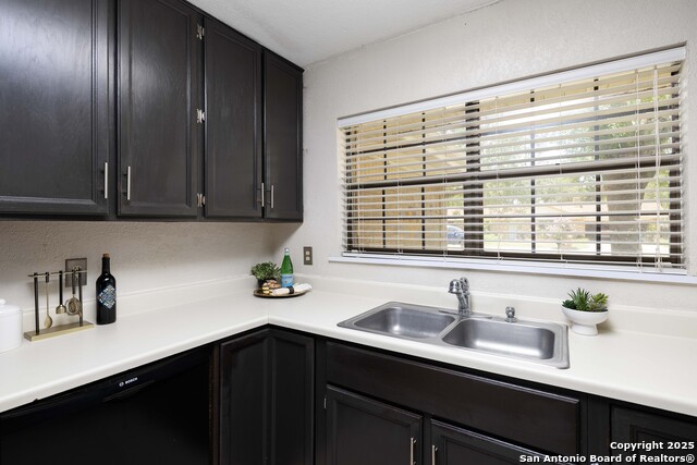 Listing photo id 5 for 953 Lazy Trail