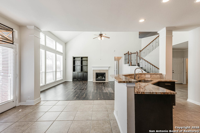 Image 16 of 45 For 922 Desert Bluff