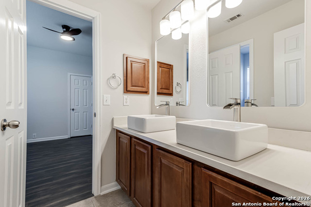 Image 33 of 45 For 922 Desert Bluff