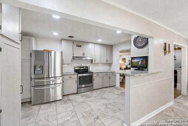 Listing photo id 8 for 1035 Shook  